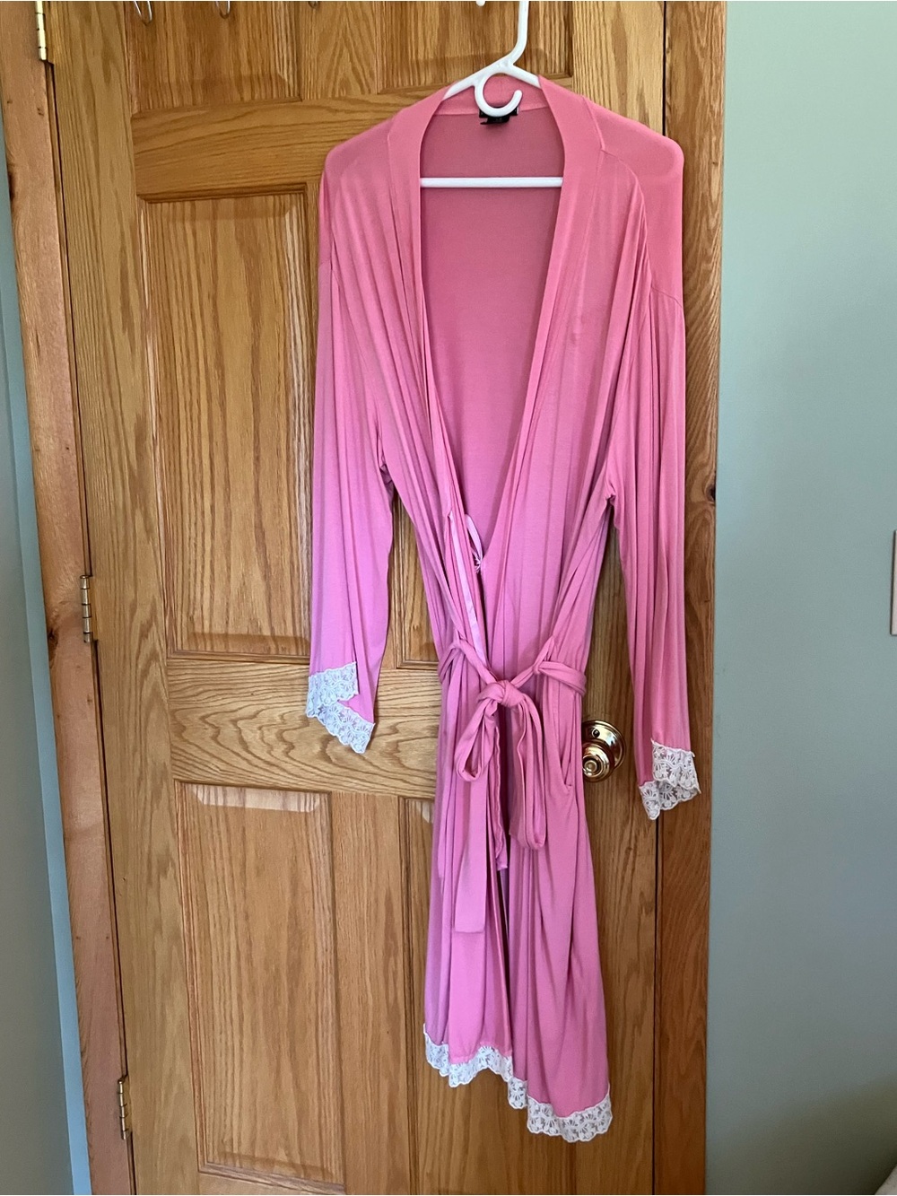 Women’s Pink Lace-Trim Robe